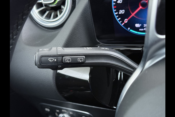 Mercedes-Benz EQA 250 SOH 97% Navi Camera 1/2 Leer High-Performance-LED Stoelverwarmd Adapt grootlicht-Ass. Cruise Control Pdc 67kWh Ecc Business Line Elek.Achterklep Connect 20 Mid Led DAB Bluetooth Lmv 18" Licht en zichtpakket Advanced pakket Easy-pack Parkeer-pakket Actieve-Rem+Spoorassistent Keyless-Go DAB