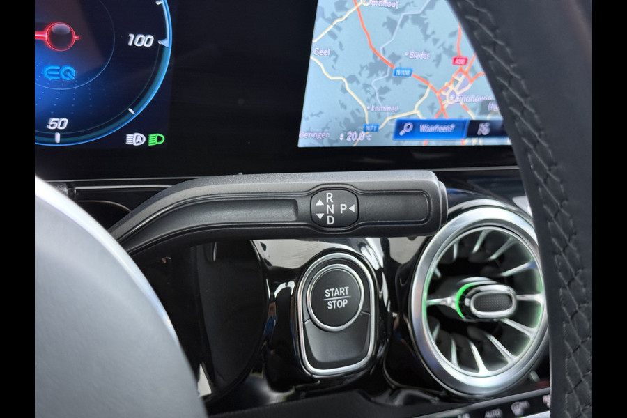 Mercedes-Benz EQA 250 SOH 97% Navi Camera 1/2 Leer High-Performance-LED Stoelverwarmd Adapt grootlicht-Ass. Cruise Control Pdc 67kWh Ecc Business Line Elek.Achterklep Connect 20 Mid Led DAB Bluetooth Lmv 18" Licht en zichtpakket Advanced pakket Easy-pack Parkeer-pakket Actieve-Rem+Spoorassistent Keyless-Go DAB