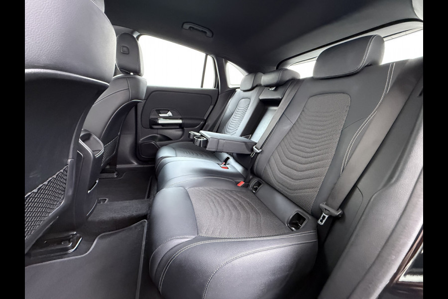 Mercedes-Benz EQA 250 SOH 97% Navi Camera 1/2 Leer High-Performance-LED Stoelverwarmd Adapt grootlicht-Ass. Cruise Control Pdc 67kWh Ecc Business Line Elek.Achterklep Connect 20 Mid Led DAB Bluetooth Lmv 18" Licht en zichtpakket Advanced pakket Easy-pack Parkeer-pakket Actieve-Rem+Spoorassistent Keyless-Go DAB