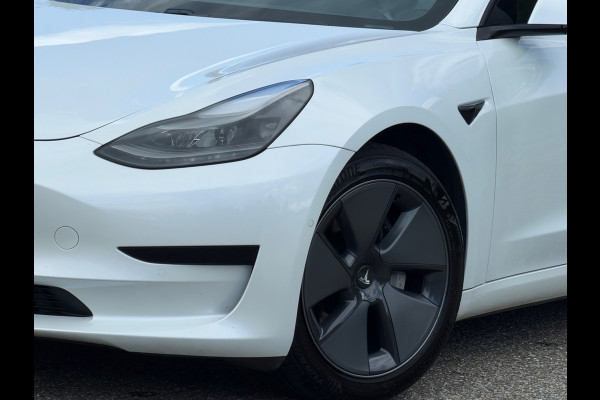 Tesla Model 3 Standard RWD Plus 60 kWh, facelift, parelmoer wit, panoramadak, lederen interieur, 360 camera