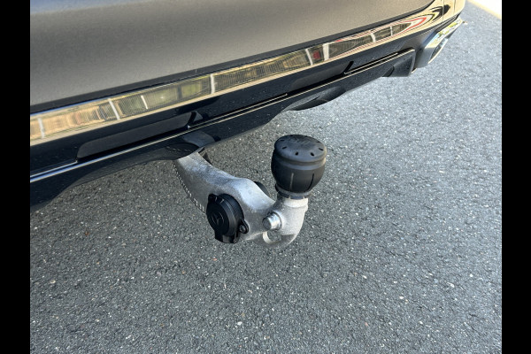 Mercedes-Benz GLC 300e AMG // Panoramadak // Trekhaak // Achterbank Verwarming // 360 Camera // Memory // Carplay // Night Pakket