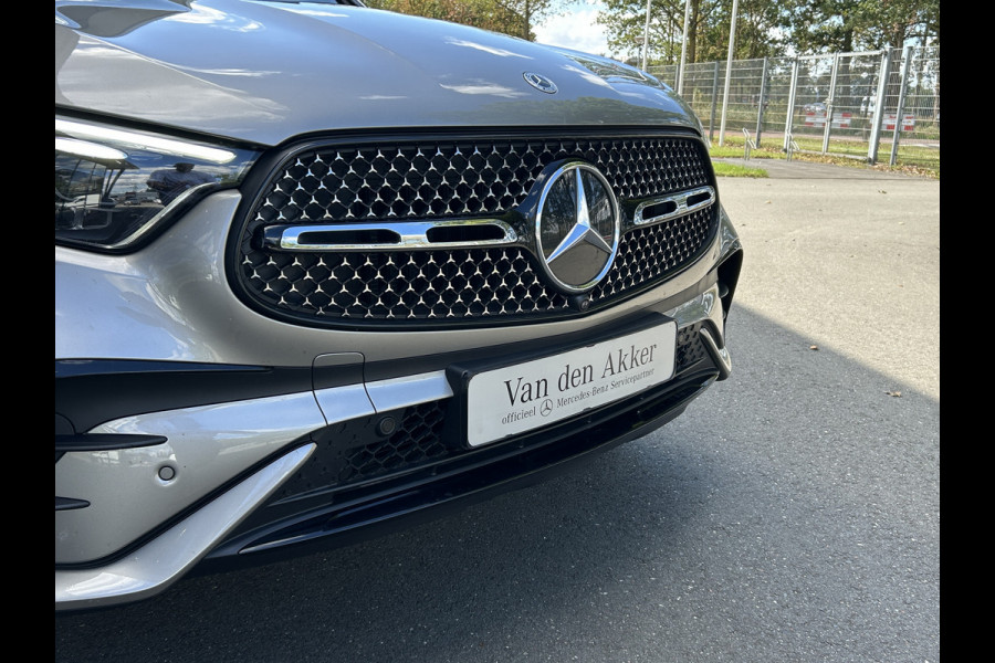 Mercedes-Benz GLC 300e AMG // Panoramadak // Trekhaak // Achterbank Verwarming // 360 Camera // Memory // Carplay // Night Pakket