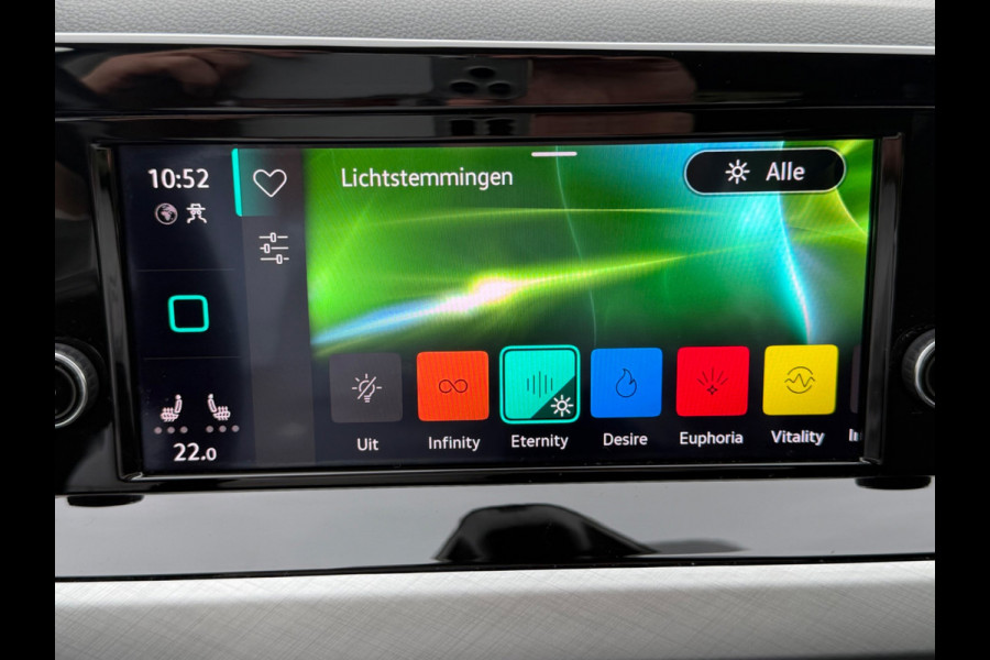 Volkswagen Golf 1.0 TSI Life, digitaal cockpit, stoelverwarming, sfeerverlichting, cruise controle