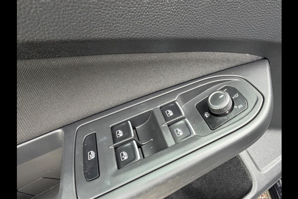 Volkswagen Golf 1.0 TSI Life, digitaal cockpit, stoelverwarming, sfeerverlichting, cruise controle