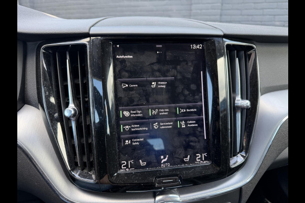 Volvo XC60 2.0 D4 Momentum | Camera | Navigatie | Lederen Bekleding | Elektrische Achterklep | Trekhaak |