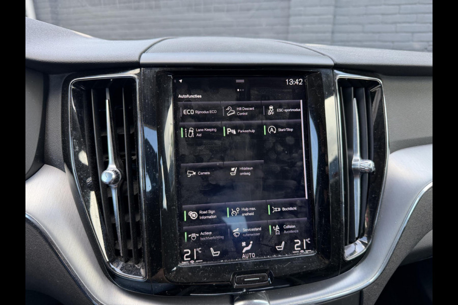 Volvo XC60 2.0 D4 Momentum | Camera | Navigatie | Lederen Bekleding | Elektrische Achterklep | Trekhaak |