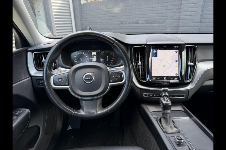 Volvo XC60 2.0 D4 Momentum | Camera | Navigatie | Lederen Bekleding | Elektrische Achterklep | Trekhaak |