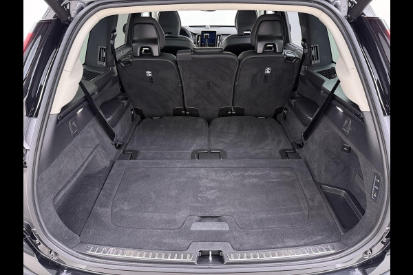 Volvo XC90 2.0 T8 Plug-in hybrid AWD Ultra Dark BOWERS & WILKINS| LUCHTVERING| STOELVENTILATIE| ELEKTRISCHE TREKHAAK| 7 PERSOONS| MASSAGESTOELEN NAPPALEDER| HEAD-UP DISPLAY| PANORAMADAK| FULL OPTIONS|
