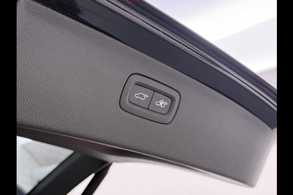 Volvo XC90 2.0 T8 Plug-in hybrid AWD Ultra Dark BOWERS & WILKINS| LUCHTVERING| STOELVENTILATIE| ELEKTRISCHE TREKHAAK| 7 PERSOONS| MASSAGESTOELEN NAPPALEDER| HEAD-UP DISPLAY| PANORAMADAK| FULL OPTIONS|