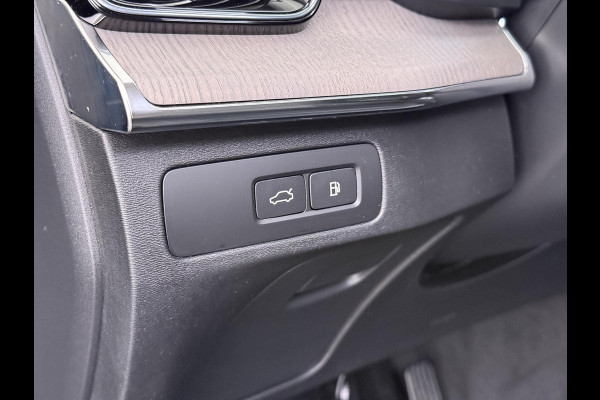 Volvo XC90 2.0 T8 Plug-in hybrid AWD Ultra Dark BOWERS & WILKINS| LUCHTVERING| STOELVENTILATIE| ELEKTRISCHE TREKHAAK| 7 PERSOONS| MASSAGESTOELEN NAPPALEDER| HEAD-UP DISPLAY| PANORAMADAK| FULL OPTIONS|