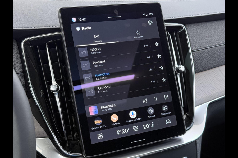 Volvo XC90 2.0 T8 Plug-in hybrid AWD Ultra Dark BOWERS & WILKINS| LUCHTVERING| STOELVENTILATIE| ELEKTRISCHE TREKHAAK| 7 PERSOONS| MASSAGESTOELEN NAPPALEDER| HEAD-UP DISPLAY| PANORAMADAK| FULL OPTIONS|