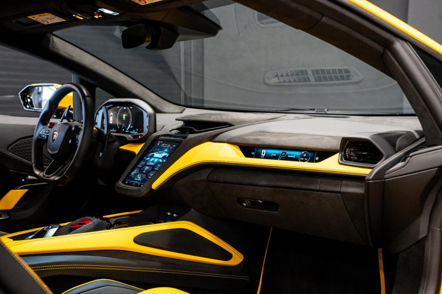 Lamborghini Temerario 4.0 V8 *Giallo Auge / Lift-systeem / Keramisch / Sonus Faber / Passagiersdisplay / Surround-view*