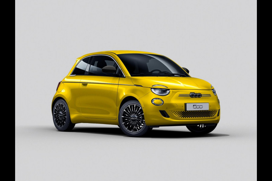 Fiat 500E La Prima 42 kWh | Uit voorraad leverbaar | Panoramadak | Adapt. Cruise | Pack Top Plus | Camera | Leder | Apple Carplay