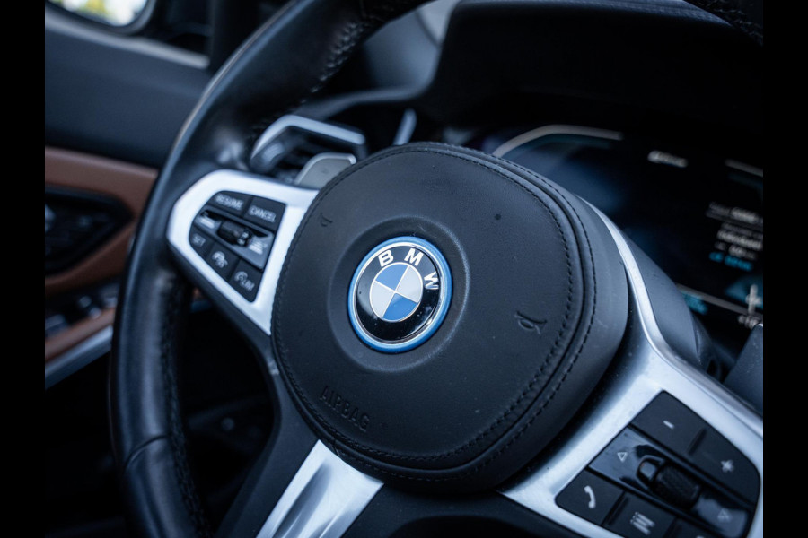 BMW 3-serie 330e High Executive - M-Sport l Kuip Stoelen l Pano l 360cam l ACC