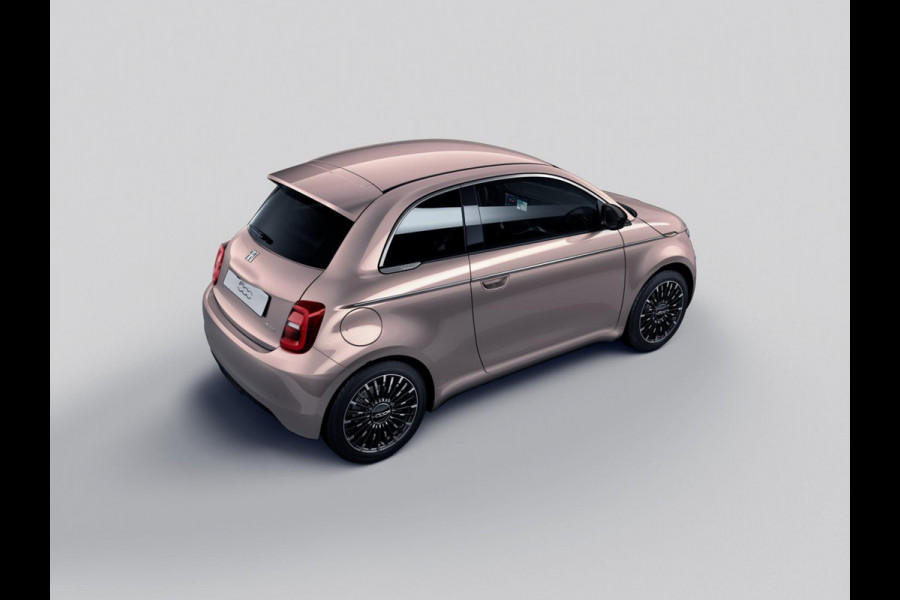 Fiat 500E La Prima 42 kWh | Uit voorraad leverbaar | Panoramadak | Adapt. Cruise | Pack Top Plus | Camera | Leder | Apple Carplay