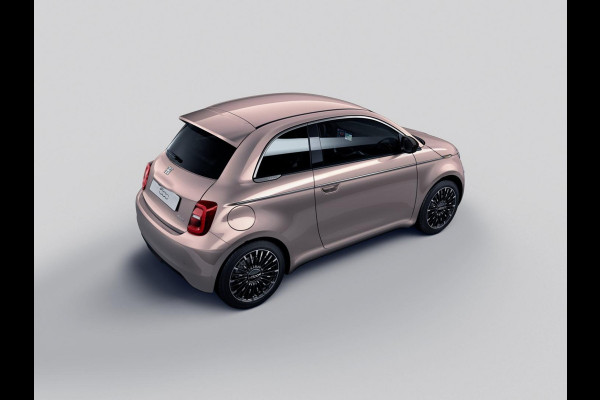 Fiat 500E La Prima 42 kWh | Uit voorraad leverbaar | Panoramadak | Adapt. Cruise | Pack Top Plus | Camera | Leder | Apple Carplay