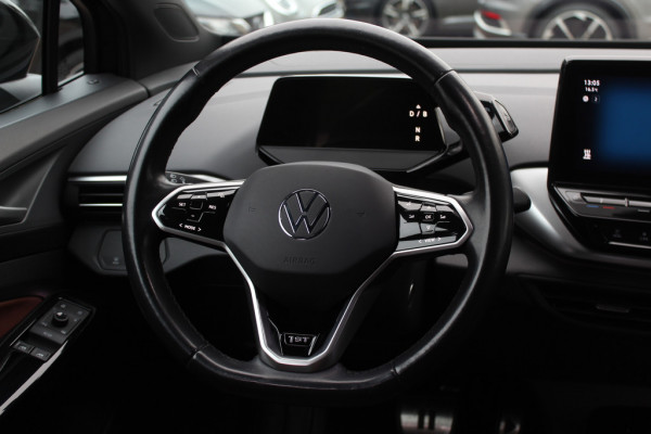 Volkswagen ID.4 Life 77 kWh / SOH 93,9% / Trekhaak / Camera / Apple CarPlay / DAB / 20'' / LED / Alcantara / Stoelverwarming / ACC