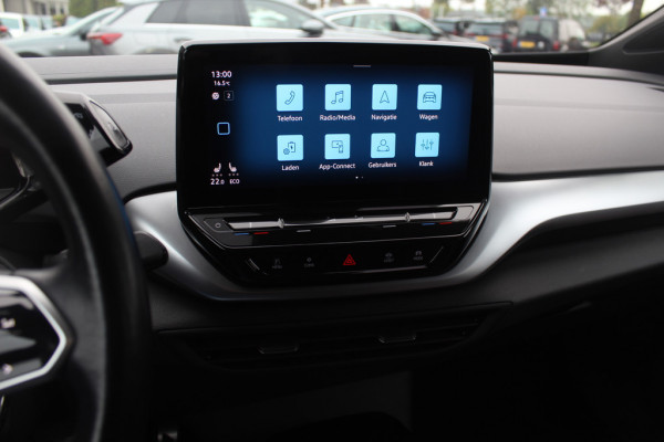 Volkswagen ID.4 Life 77 kWh / SOH 93,9% / Trekhaak / Camera / Apple CarPlay / DAB / 20'' / LED / Alcantara / Stoelverwarming / ACC
