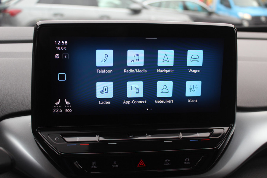 Volkswagen ID.4 Life 77 kWh / SOH 93,9% / Trekhaak / Camera / Apple CarPlay / DAB / 20'' / LED / Alcantara / Stoelverwarming / ACC
