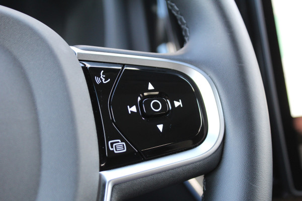Volvo XC60 2.0 T8 Plug-in hybrid AWD Plus Dark | Facelift | Luchtvering | Massage | Bowers & Wilkins | Panoramadak