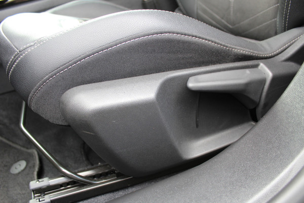 Opel Mokka 1.2 Turbo Ultimate | Dealer Onderhouden | Camera | Adaptieve Cruise | Matrix
