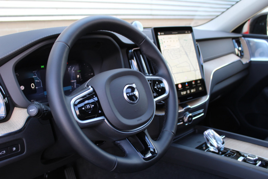 Volvo XC60 2.0 T8 Plug-in hybrid AWD Plus Dark | Facelift | Luchtvering | Massage | Bowers & Wilkins | Panoramadak