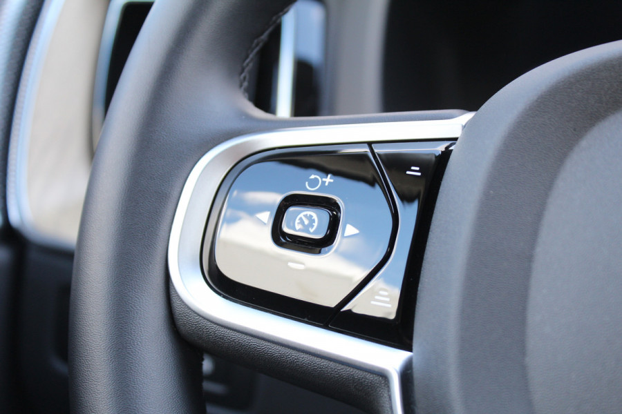 Volvo XC60 2.0 T8 Plug-in hybrid AWD Plus Dark | Facelift | Luchtvering | Massage | Bowers & Wilkins | Panoramadak
