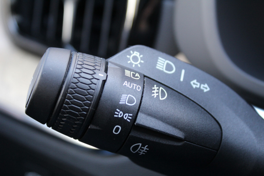 Volvo XC60 2.0 T8 Plug-in hybrid AWD Plus Dark | Facelift | Luchtvering | Massage | Bowers & Wilkins | Panoramadak