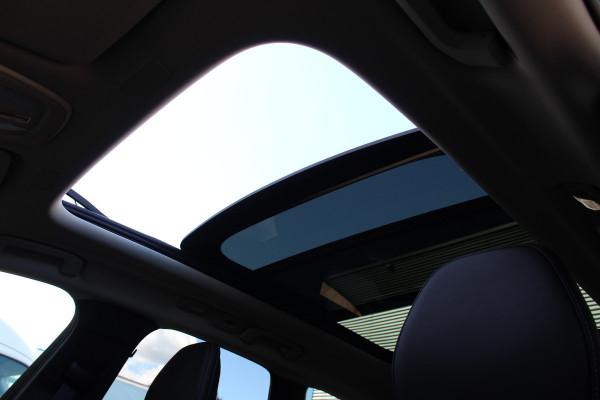 Volvo XC60 2.0 T8 Plug-in hybrid AWD Plus Dark | Facelift | Luchtvering | Massage | Bowers & Wilkins | Panoramadak
