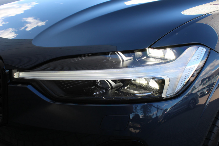 Volvo XC60 2.0 T8 Plug-in hybrid AWD Plus Dark | Facelift | Luchtvering | Massage | Bowers & Wilkins | Panoramadak