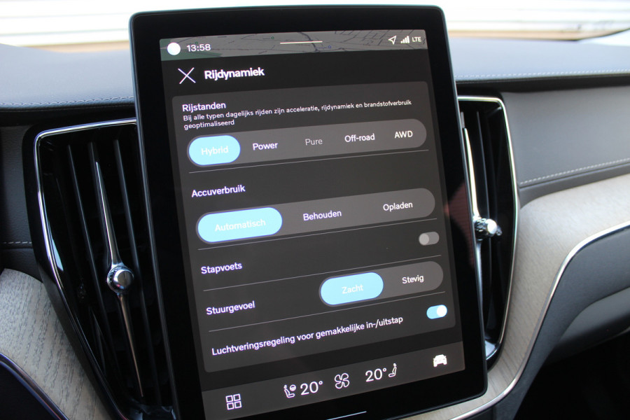 Volvo XC60 2.0 T8 Plug-in hybrid AWD Plus Dark | Facelift | Luchtvering | Massage | Bowers & Wilkins | Panoramadak