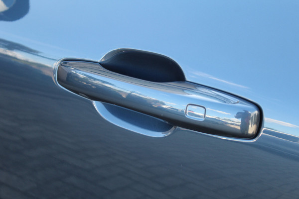 Volvo XC60 2.0 T8 Plug-in hybrid AWD Plus Dark | Facelift | Luchtvering | Massage | Bowers & Wilkins | Panoramadak