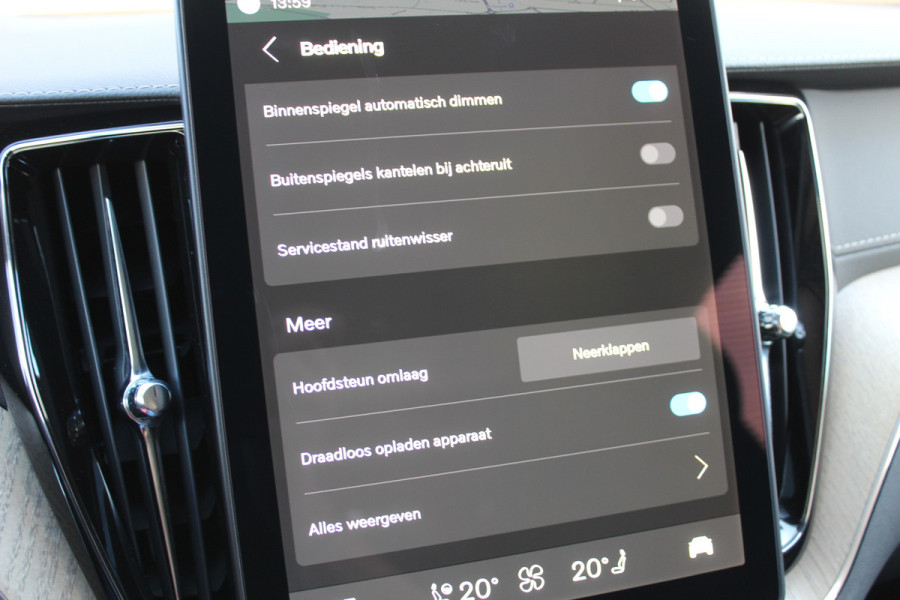 Volvo XC60 2.0 T8 Plug-in hybrid AWD Plus Dark | Facelift | Luchtvering | Massage | Bowers & Wilkins | Panoramadak