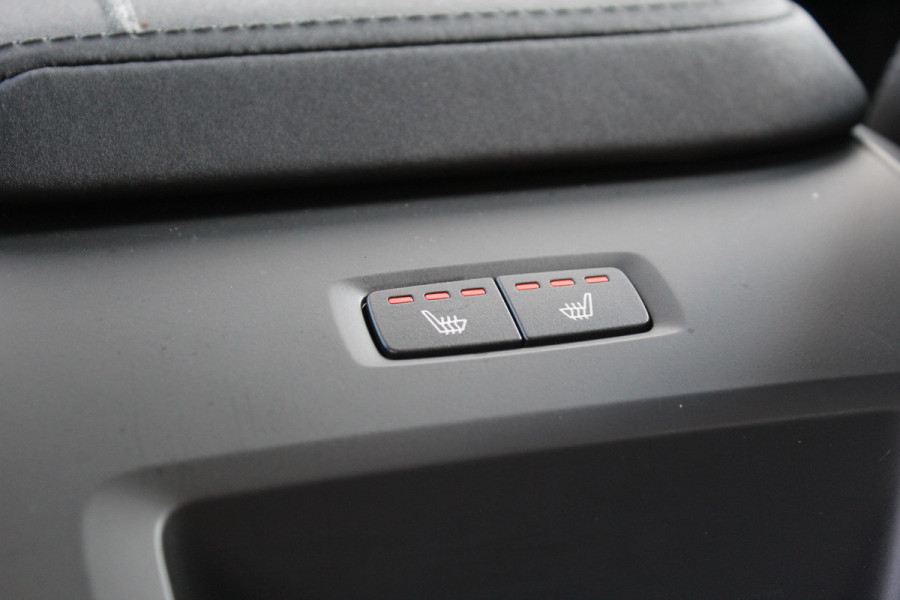 Volvo XC60 2.0 T8 Plug-in hybrid AWD Plus Dark | Facelift | Luchtvering | Massage | Bowers & Wilkins | Panoramadak