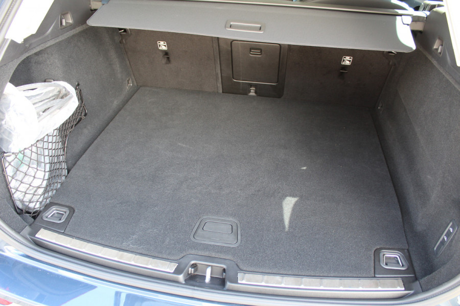 Volvo XC60 2.0 T8 Plug-in hybrid AWD Plus Dark | Facelift | Luchtvering | Massage | Bowers & Wilkins | Panoramadak