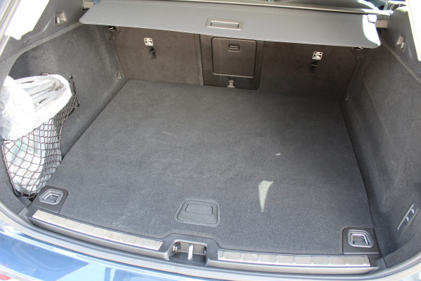 Volvo XC60 2.0 T8 Plug-in hybrid AWD Plus Dark | Facelift | Luchtvering | Massage | Bowers & Wilkins | Panoramadak