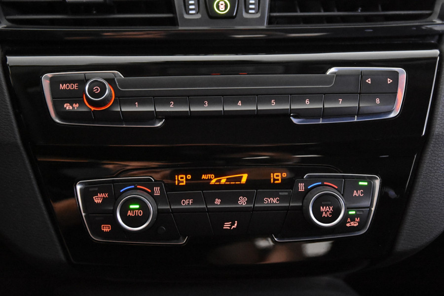 BMW X1 sDrive18i *1ste Eigenaar*Leer*Navigatie*Trekhaak*Carplay*