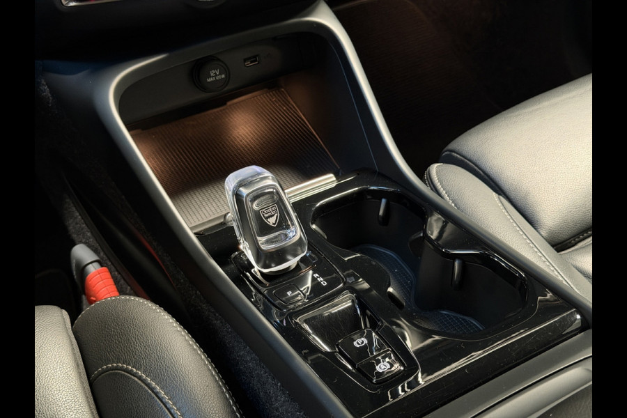 Volvo XC40 2.0 T4 AWD Inscription |Leder|Afn.Trekhaak|Camera|ACC|Lane Assistist|Dodehoek Assistent