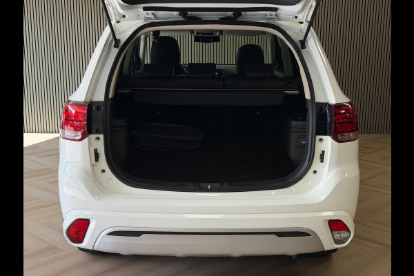 Mitsubishi Outlander 2.4 PHEV AUT. PLUG-IN CAMERA NAVIGATIE STOELVERWARMING PDC KEYLESS-GO CRUISE