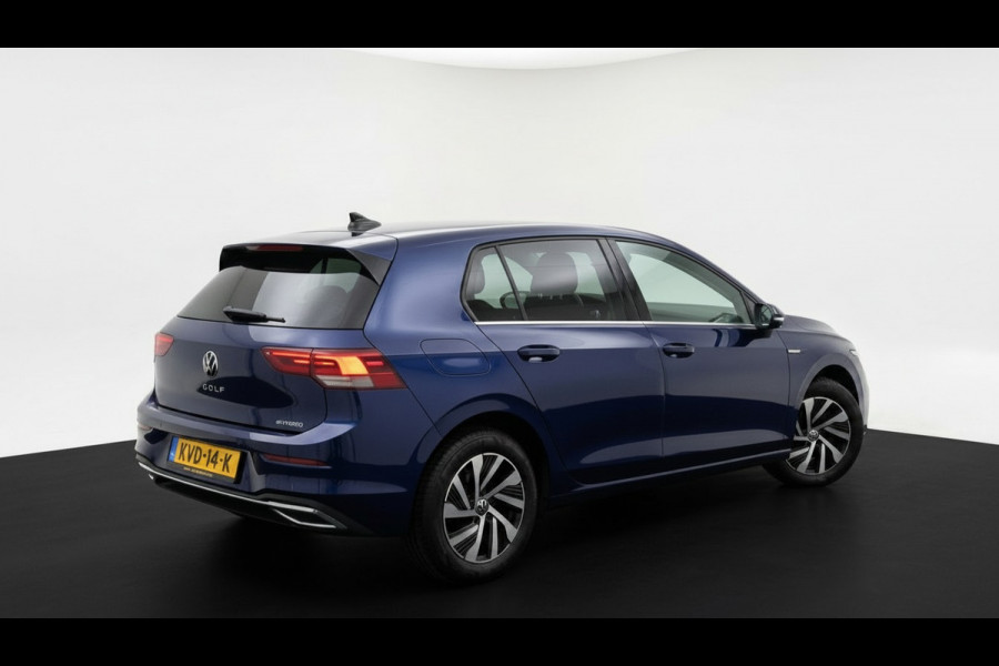 Volkswagen Golf 204PK E-HYBRIDE DSG STYLE ALCANTARA/NAVI/CARPLAY