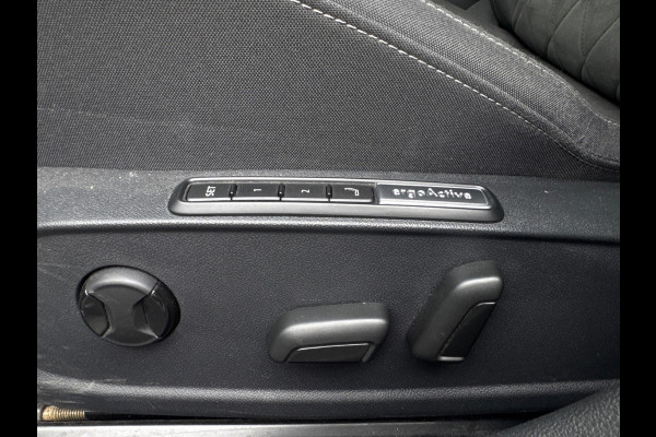 Volkswagen Golf 204PK E-HYBRIDE DSG STYLE ALCANTARA/NAVI/CARPLAY
