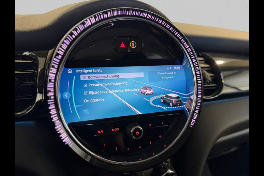 MINI 5-deurs 1.5 Cooper Camden Edition(NL-auto, 1e Eig, Dealer OndH, Carplay, PDC, Climate Con, Cruise Con, Navi, etc)