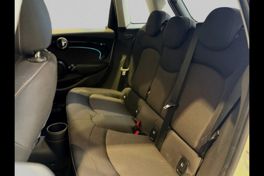 MINI 5-deurs 1.5 Cooper Camden Edition(NL-auto, 1e Eig, Dealer OndH, Carplay, PDC, Climate Con, Cruise Con, Navi, etc)
