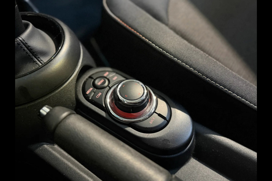 MINI 5-deurs 1.5 Cooper Camden Edition(NL-auto, 1e Eig, Dealer OndH, Carplay, PDC, Climate Con, Cruise Con, Navi, etc)