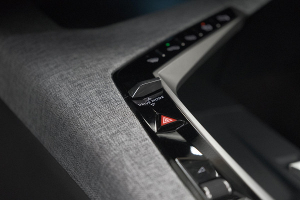 Peugeot 5008 1.2 Hybrid 136 GT 7p | Adaptieve Cruise control | Elektrische Kofferklep | Stoelverwarming