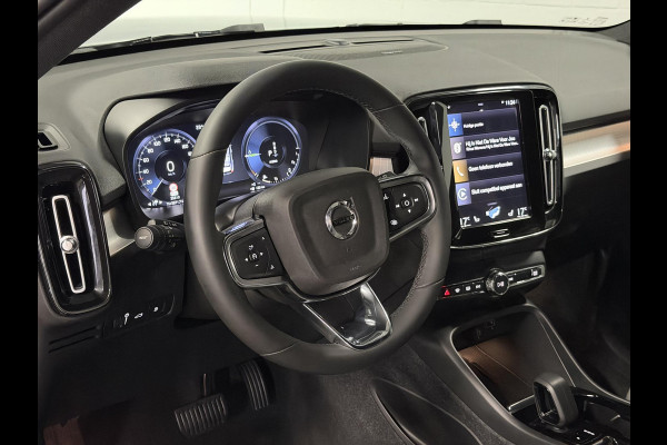 Volvo XC40 1.5 T4 Plug-in hybrid Plus Bright Adapt. cruise | Stuur-/Stoelverwarming | Harman/Kardon | Verwarmde voorruit | Achteruitrij camera | Bliss | Memory