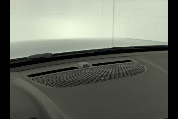 Volvo XC40 1.5 T4 Plug-in hybrid Plus Bright Adapt. cruise | Stuur-/Stoelverwarming | Harman/Kardon | Verwarmde voorruit | Achteruitrij camera | Bliss | Memory