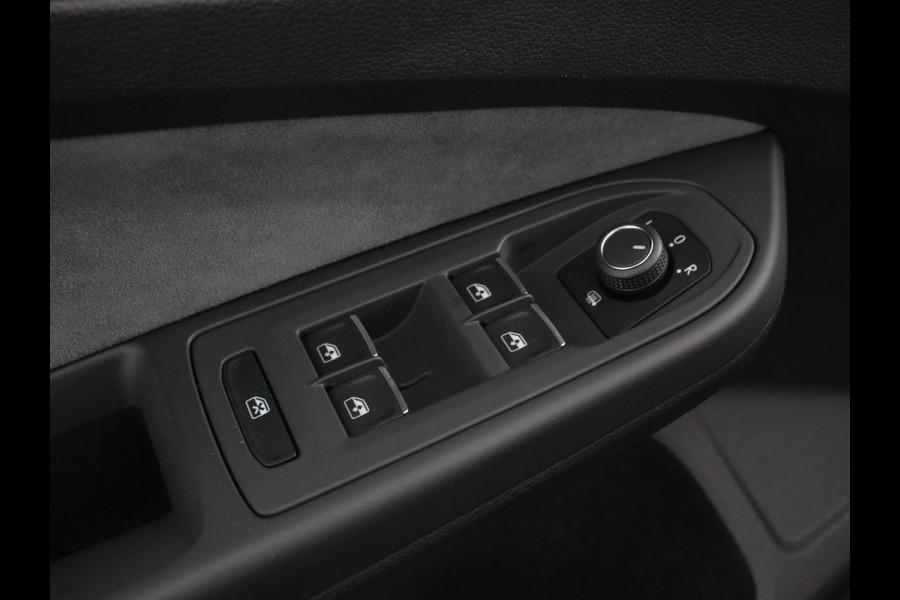 Volkswagen Golf 1.5 eTSI 150pk DSG R-Line Panorama dak Navigatie Apple Carplay/Android Auto Climate Control Camera Dab Extra Getint Glas Adaptieve Cruise Control Virtual Cockpit Lichtmetalen Velgen