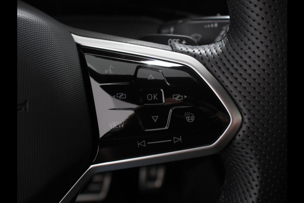 Volkswagen Golf 1.5 eTSI 150pk DSG R-Line Panorama dak Navigatie Apple Carplay/Android Auto Climate Control Camera Dab Extra Getint Glas Adaptieve Cruise Control Virtual Cockpit Lichtmetalen Velgen