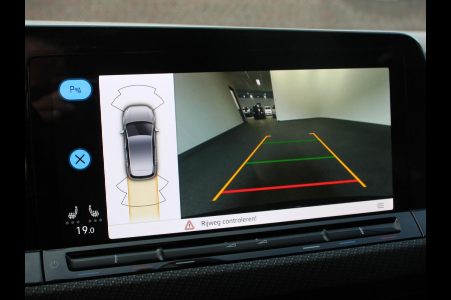 Volkswagen Golf 1.5 eTSI 150pk DSG R-Line Panorama dak Navigatie Apple Carplay/Android Auto Climate Control Camera Dab Extra Getint Glas Adaptieve Cruise Control Virtual Cockpit Lichtmetalen Velgen